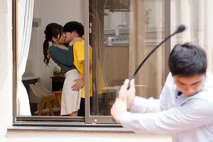 Người chồng đi công việc xa, cô vợ ở nhà bị tiền bối và cấp dưới cưỡng hiếp