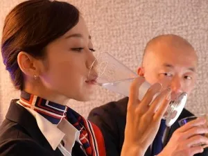 Cô gái xinh đẹp ngực to! Sử dụng ngực lớn để quan hệ bằng miệng! Cặp đôi này vào phòng và quan hệ tình dục. Họ nắm lấy cái của quý và mút nó. Họ giữ chặt cái mông béo và tiến vào từ phía sau. Hai con vú rung chuyển trong tư thế cưỡi ngựa...