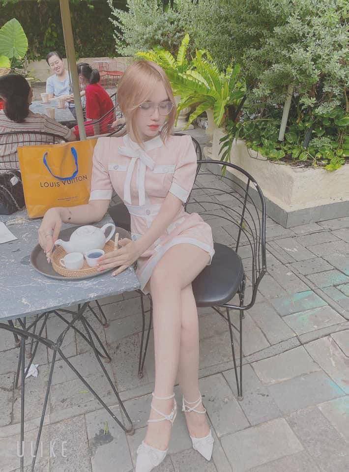 Ky nghỉ sung phê với tình trẻ melody marks