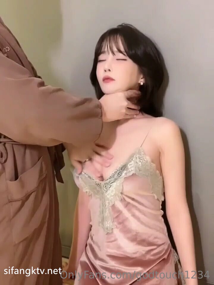 BBAN-422 Đồng nghiệp đeo kính bình thường của tôi tại công việc bán thời gian là một con quái vật dâm đãng liên tục xuất tinh trong quan hệ tình dục đồng tính nữu